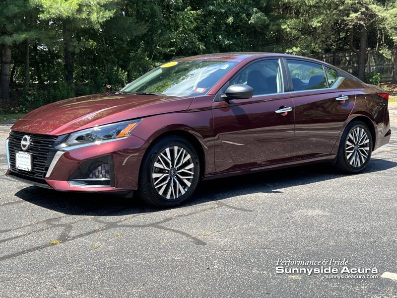 Used 2025 Nissan Altima 2.5 SV image 1