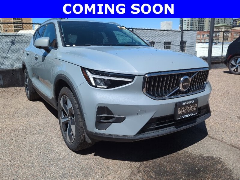 Used 2025 Volvo XC40 B5 Plus image 1