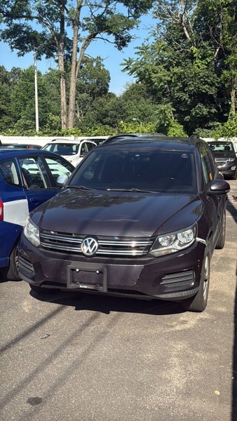 Used 2016 Volkswagen Tiguan S image 1