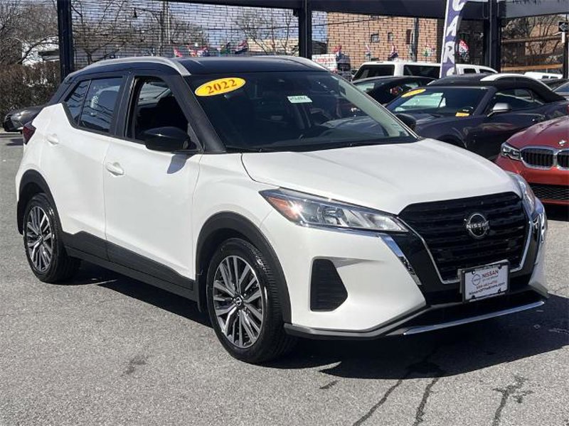 Certified 2022 Nissan Kicks SV image 1