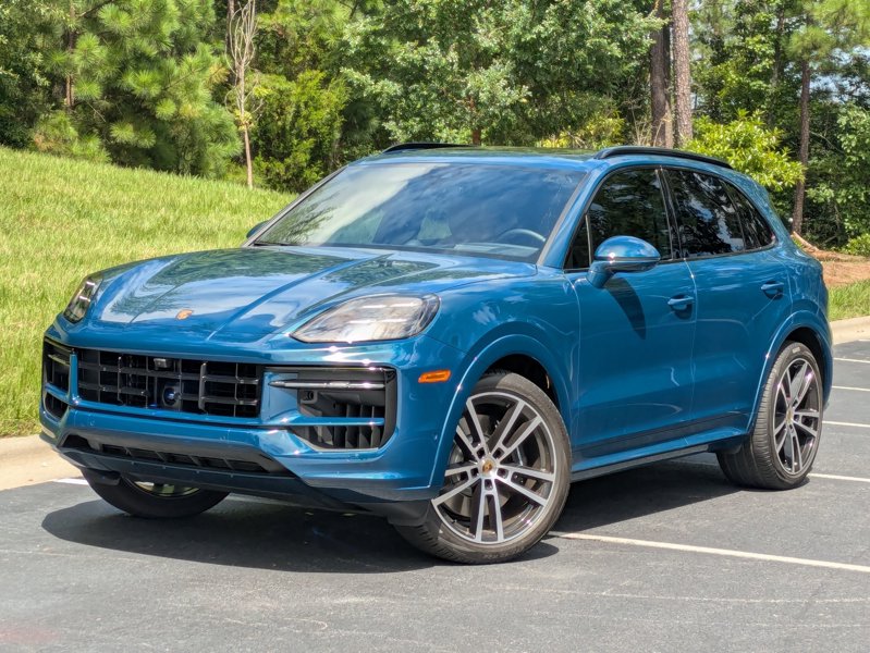 Certified 2024 Porsche Cayenne S image 1