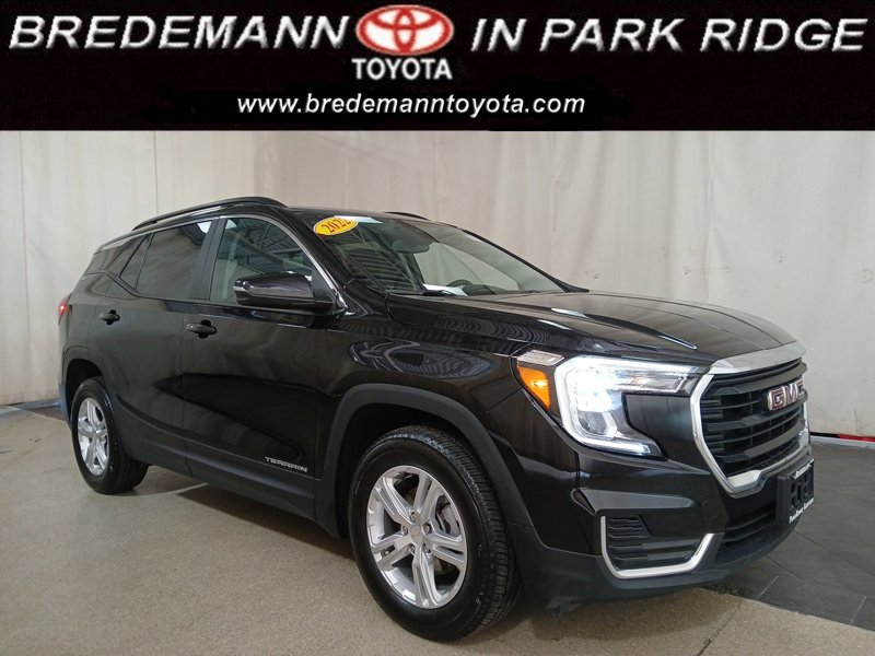 Used 2022 GMC Terrain SLE w/ Driver Convenience Package image 1
