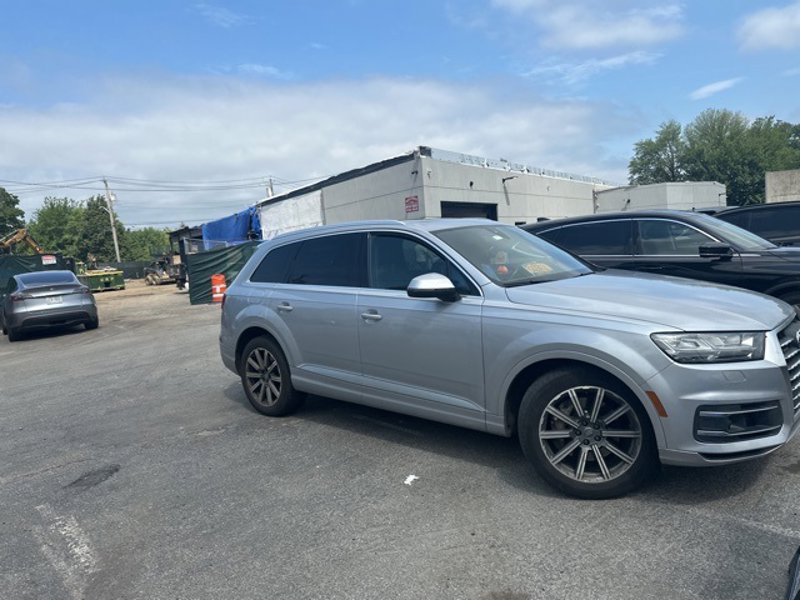 Used 2018 Audi Q7 3.0T Prestige w/ Prestige Package image 1