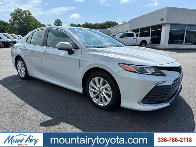 Certified 2024 Toyota Camry LE image 1