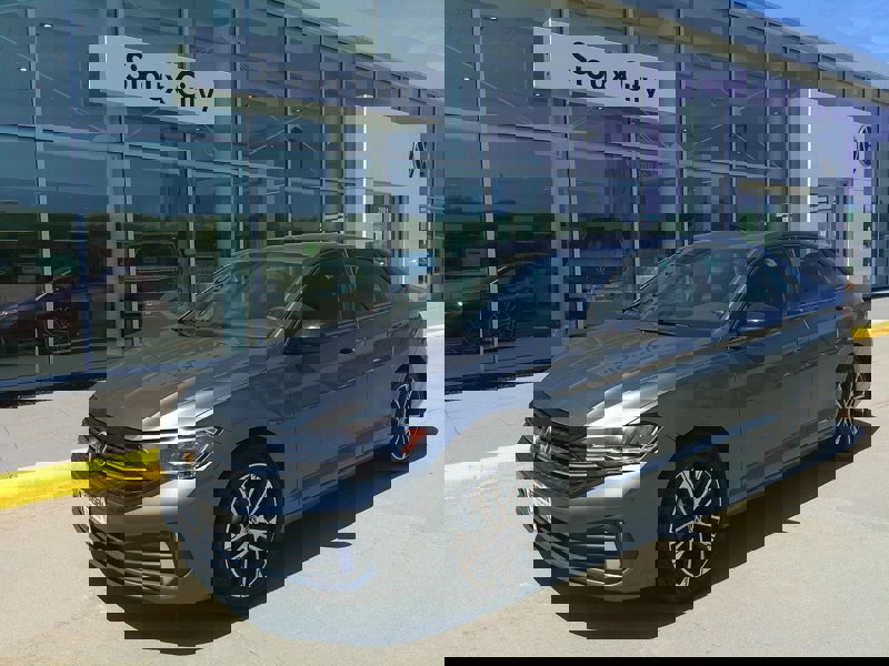 Used 2022 Volkswagen Jetta Sport image 1