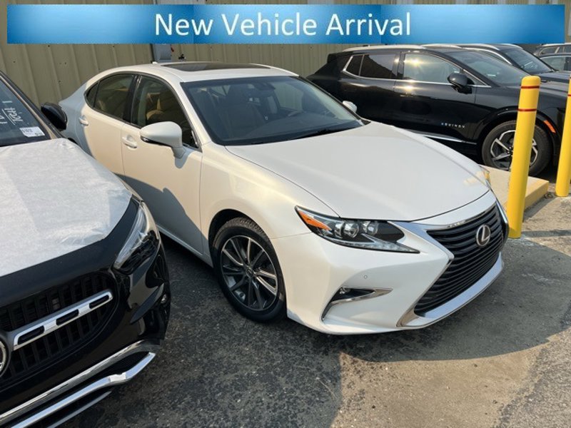 Used 2016 Lexus ES 300h image 1