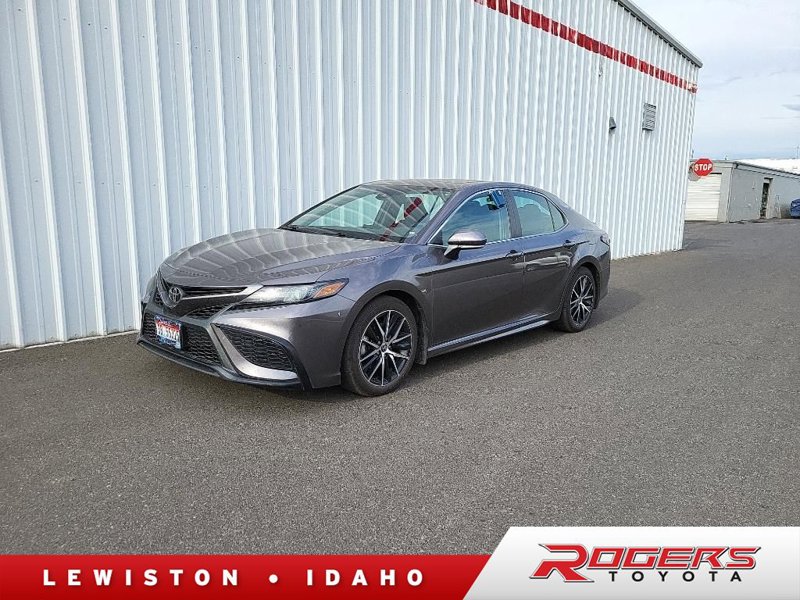 Used 2022 Toyota Camry SE image 1
