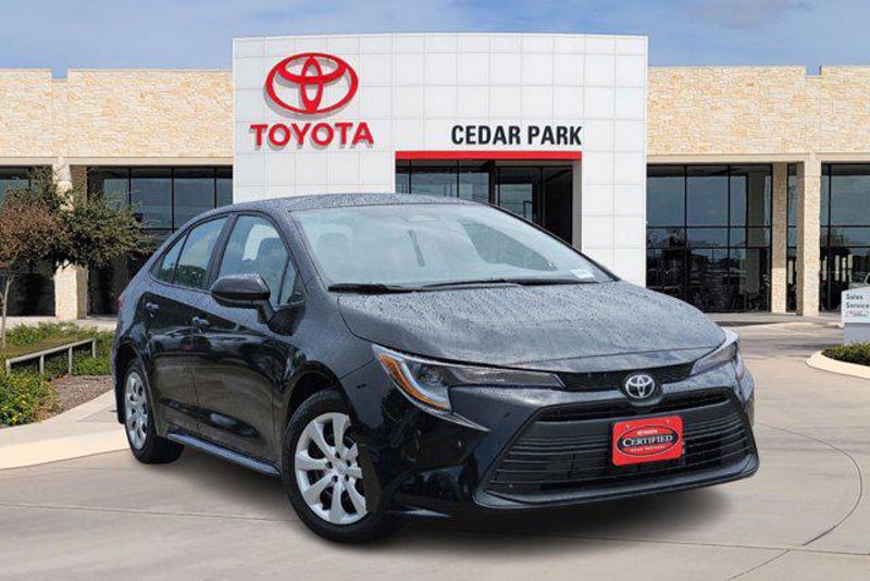 Certified 2025 Toyota Corolla LE image 1