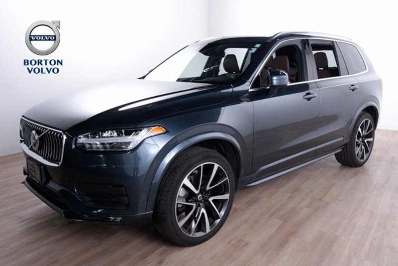 Certified 2022 Volvo XC90 T6 Momentum image 1