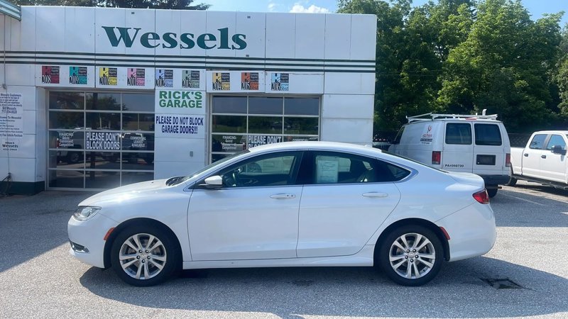 Used 2016 Chrysler 200 Limited w/ Convenience Group image 1