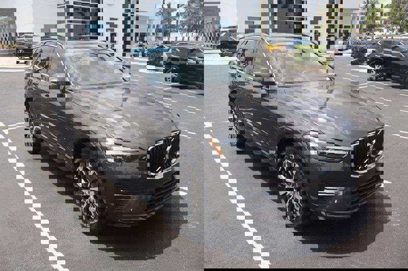 Certified 2022 Volvo XC60 B5 Momentum w/ Protection Package Premier image 1