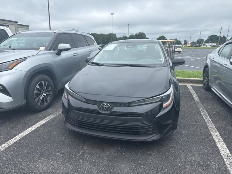 Used 2023 Toyota Corolla LE image 1