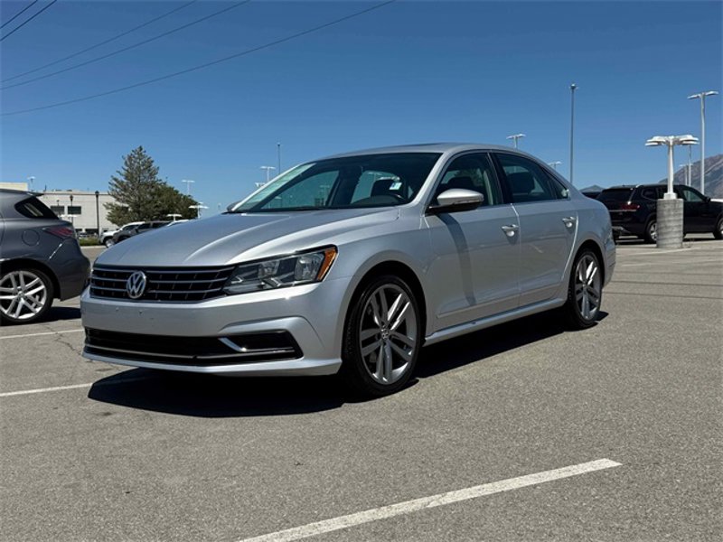 Used 2017 Volkswagen Passat 1.8T SE image 1