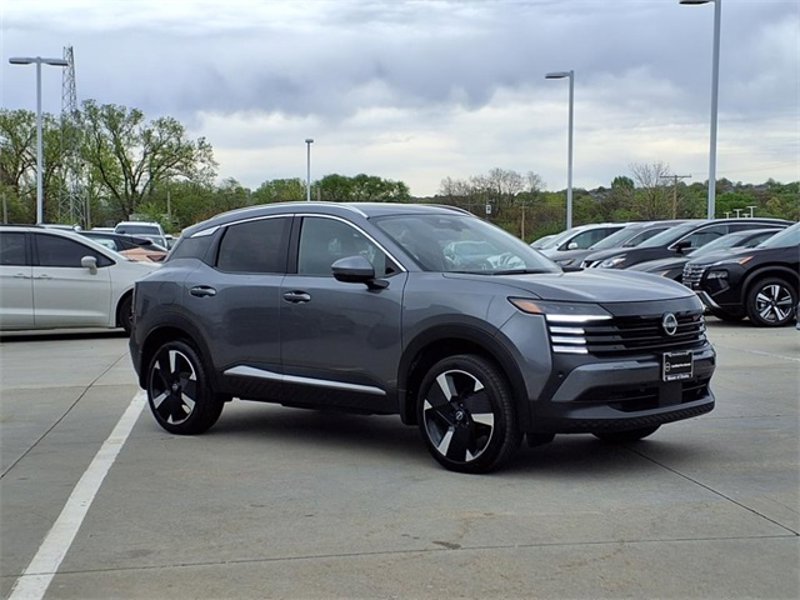 Certified 2025 Nissan Kicks SR image 1
