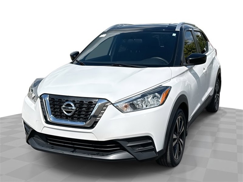 Used 2018 Nissan Kicks SV image 1