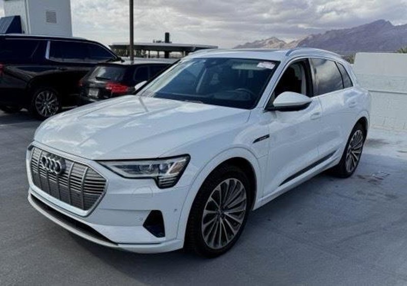 Used 2019 Audi e-tron Prestige w/ Prestige Package image 1