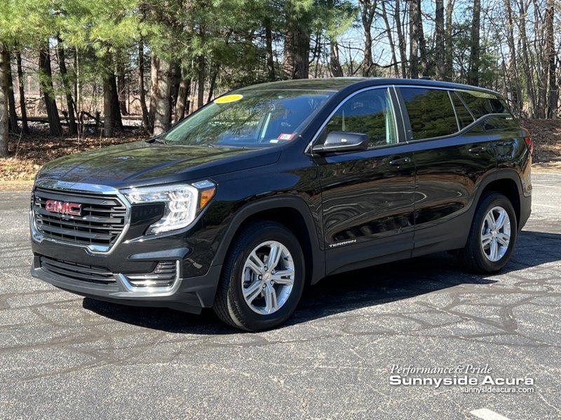 Used 2024 GMC Terrain SLE image 1
