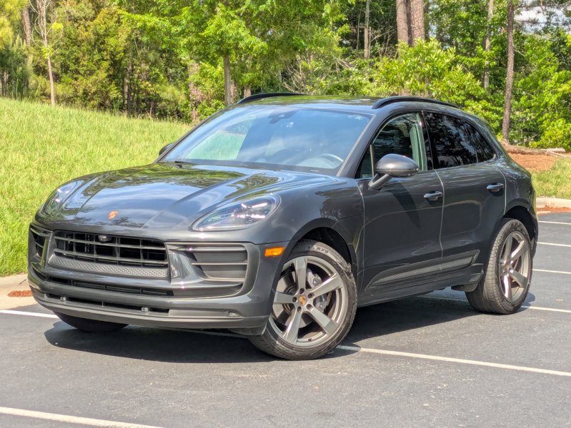Certified 2022 Porsche Macan image 1