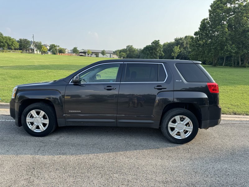 Used 2015 GMC Terrain SLE image 1