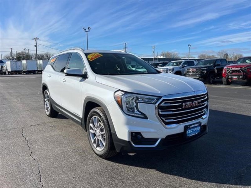 Certified 2022 GMC Terrain SLT w/ Infotainment Package II image 1