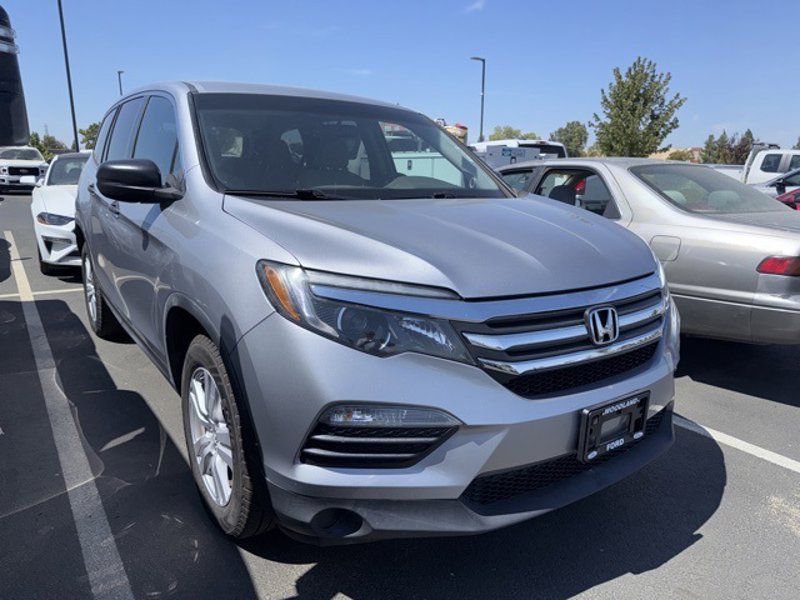 Used 2018 Honda Pilot LX image 1