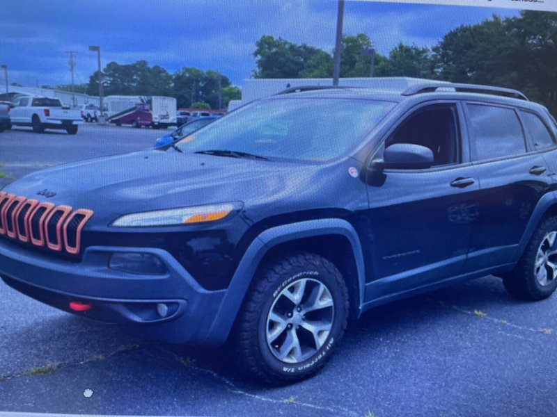 Used 2016 Jeep Cherokee Trailhawk w/ Cold Weather Group image 1