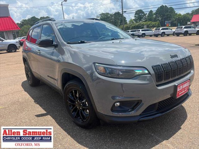 Certified 2023 Jeep Cherokee Altitude Lux image 1