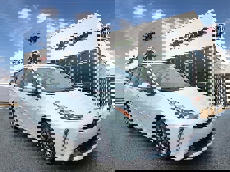 Used 2022 Toyota Prius L Eco image 1