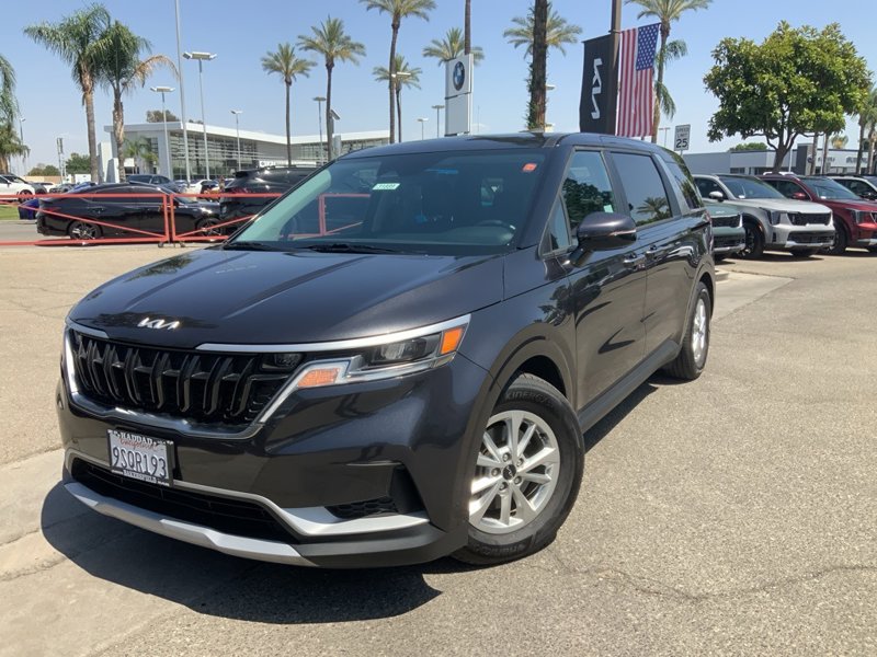 Certified 2023 Kia Carnival LX image 1