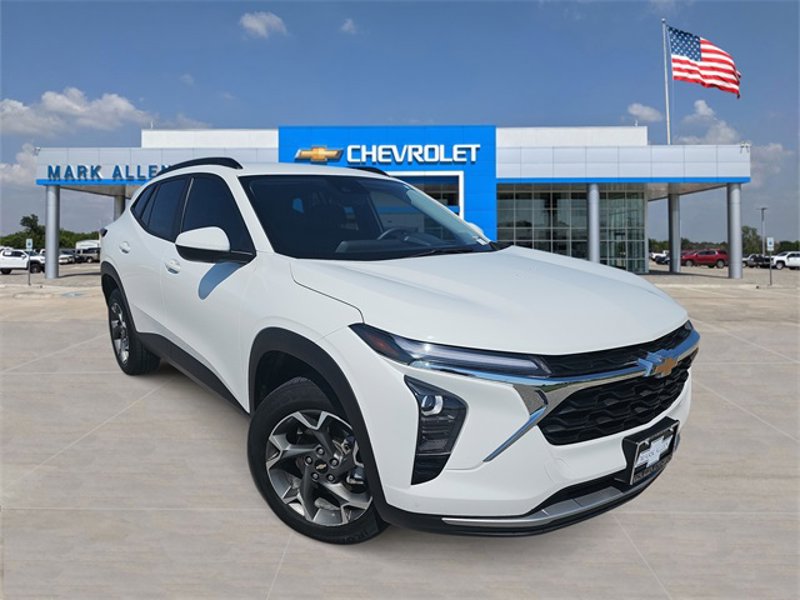 Used 2024 Chevrolet Trax LT image 1