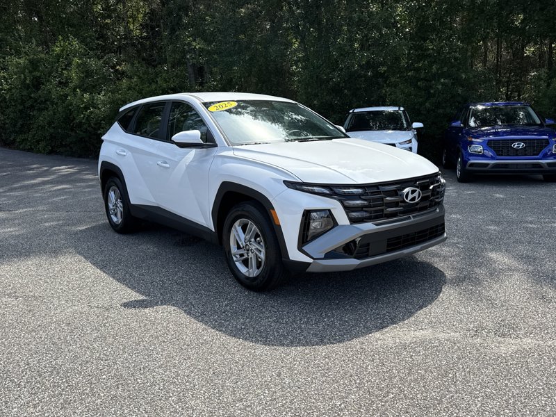 Certified 2025 Hyundai Tucson SE image 1