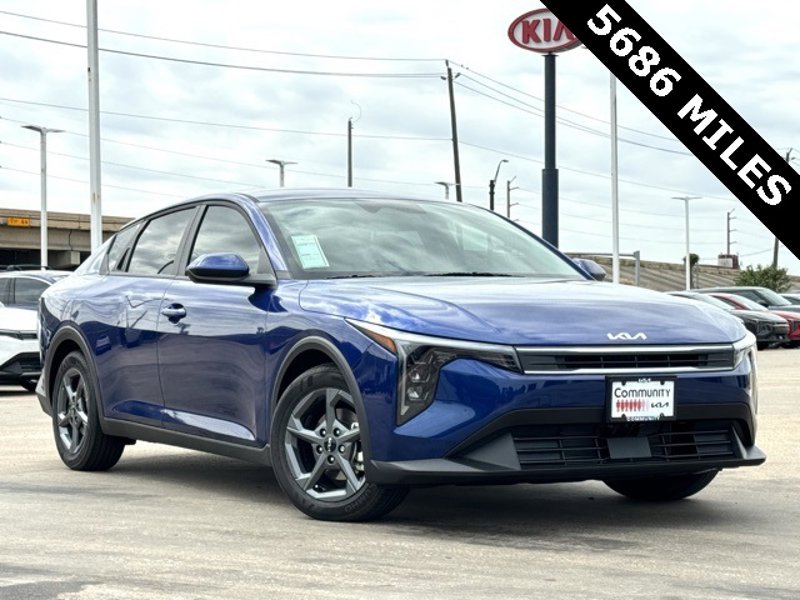 Certified 2025 Kia K4 LXS image 1
