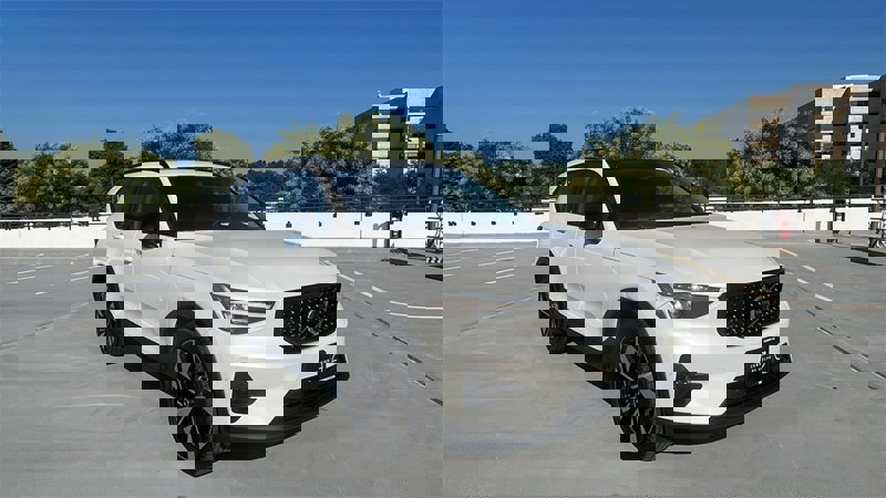 Certified 2025 Volvo XC40 B5 Plus image 1