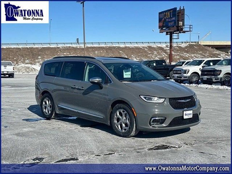 Certified 2023 Chrysler Pacifica Limited image 1