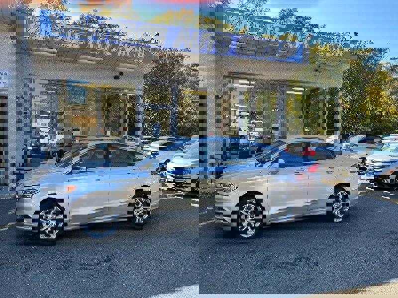 Used 2018 Ford Fusion SE w/ Fusion SE Technology Package image 1