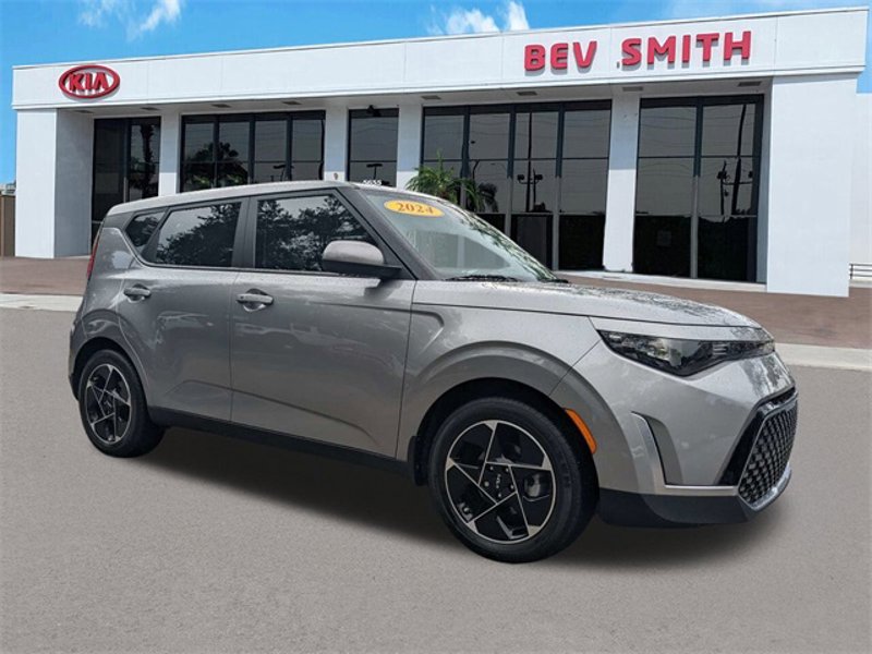 Certified 2024 Kia Soul EX image 1