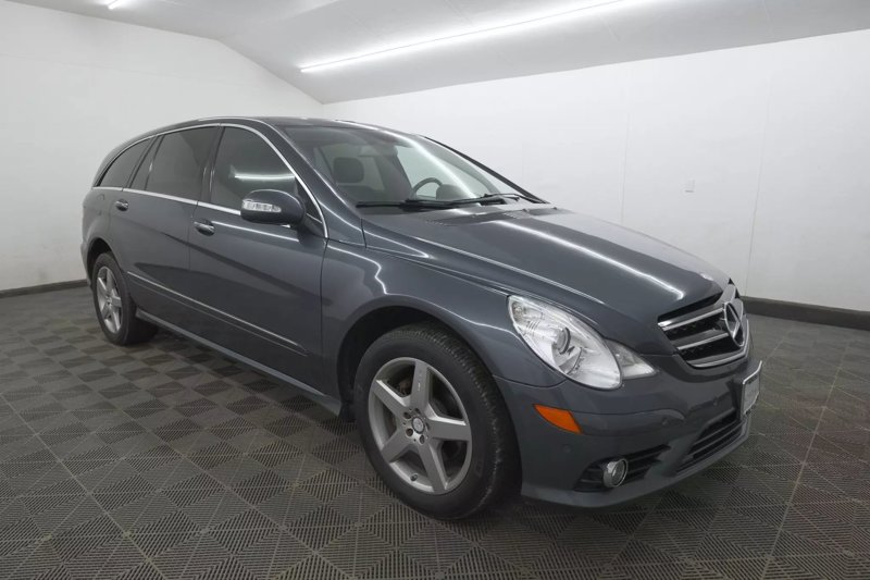 Used 2010 Mercedes-Benz R 350 4MATIC image 1