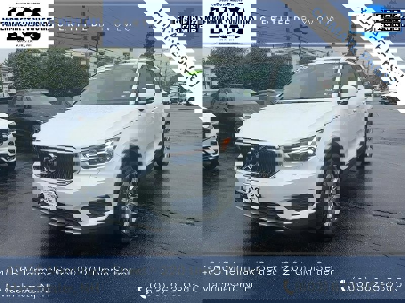 Certified 2022 Volvo XC40 T5 Momentum image 1