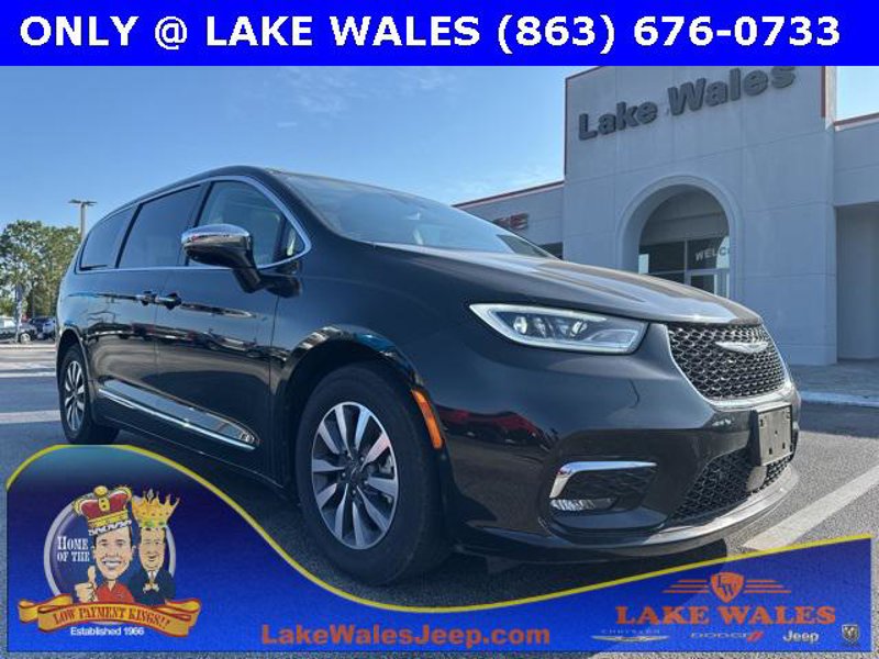 Certified 2022 Chrysler Pacifica Limited image 1