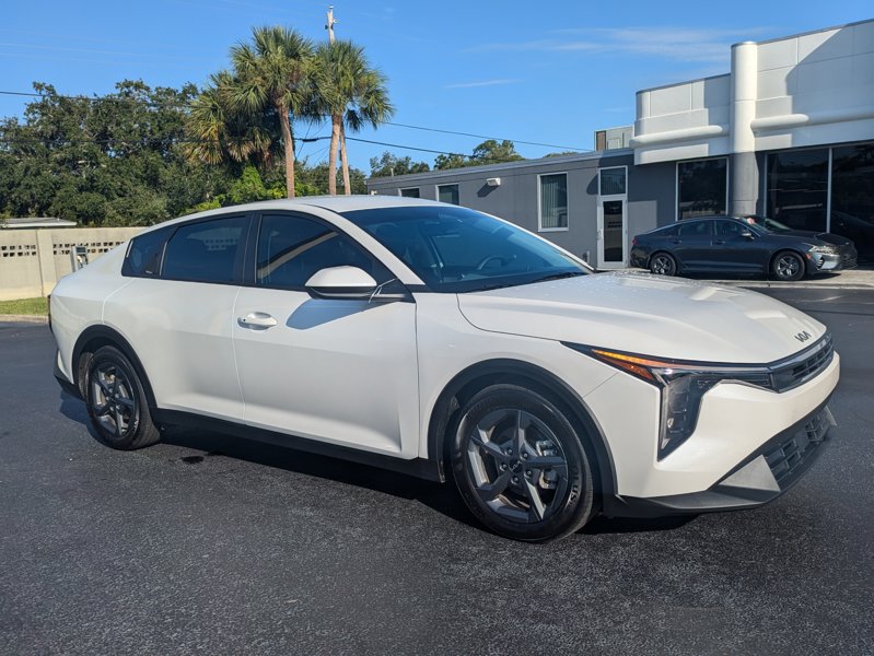 Certified 2025 Kia K4 LXS image 1