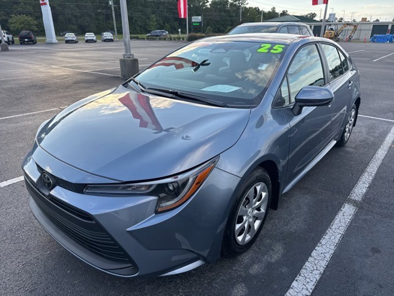 Used 2025 Toyota Corolla LE image 1