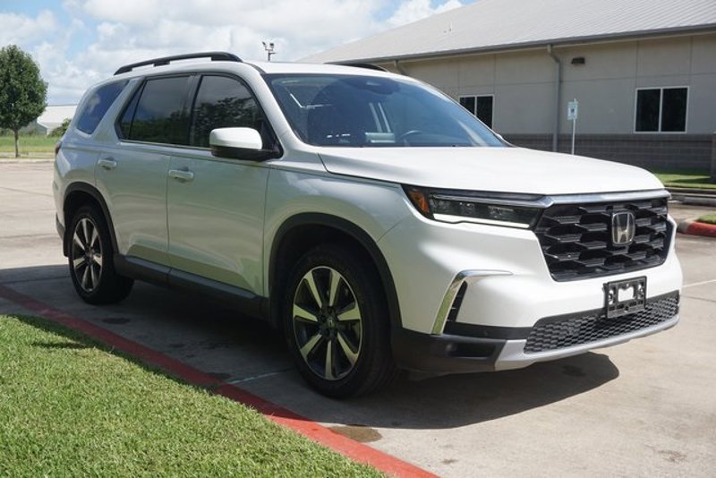 Certified 2023 Honda Pilot Touring image 1