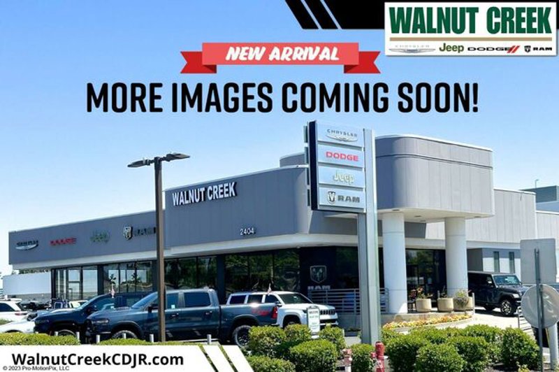 Used 2023 Jeep Grand Cherokee L Laredo image 1