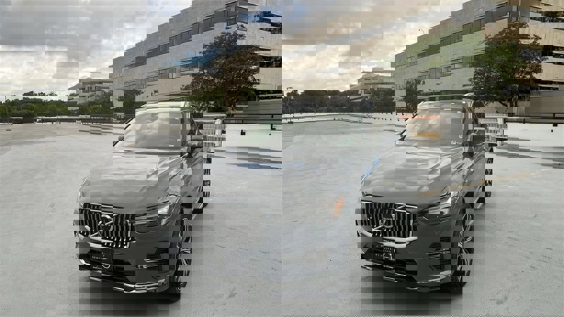 Certified 2023 Volvo XC60 B6 Ultimate w/ Climate Package image 1