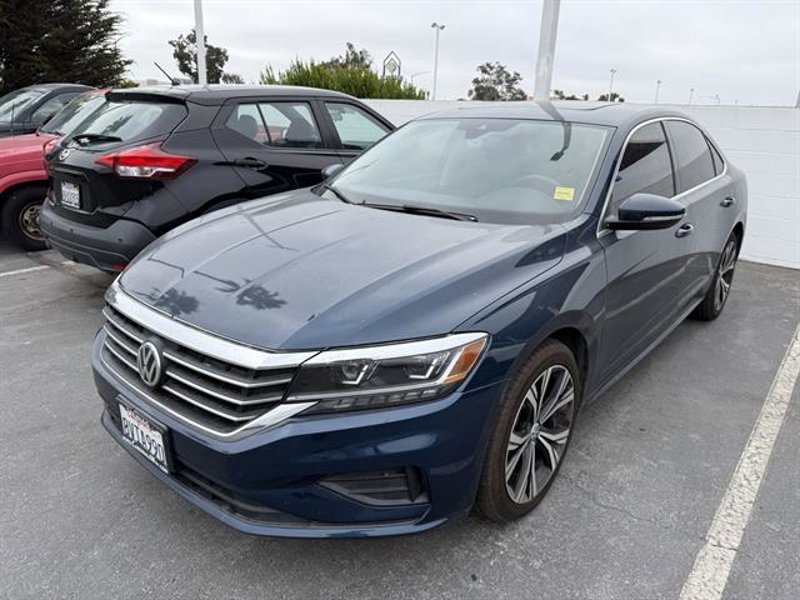 Used 2021 Volkswagen Passat 2.0T SE image 1