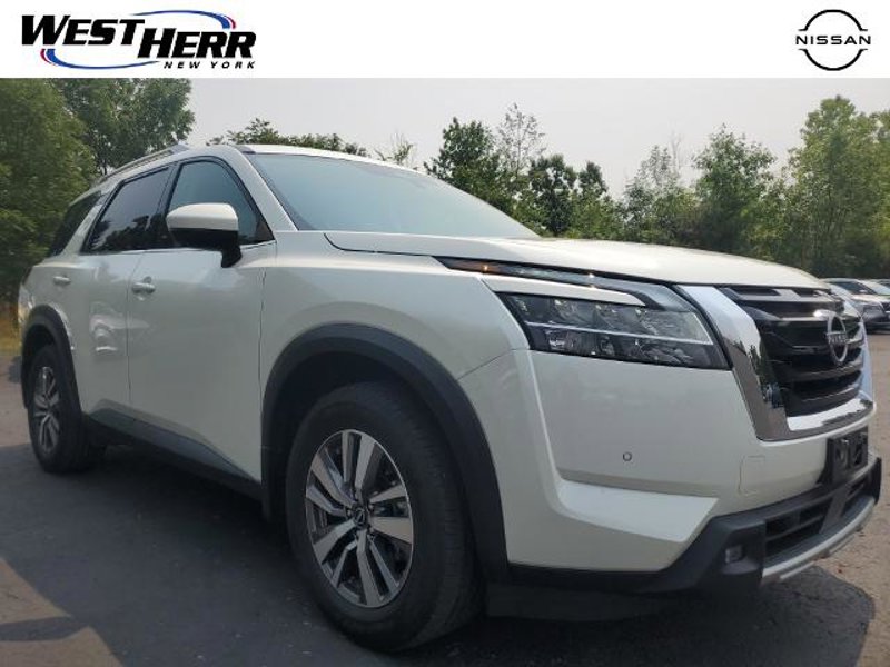 Certified 2022 Nissan Pathfinder SL image 1