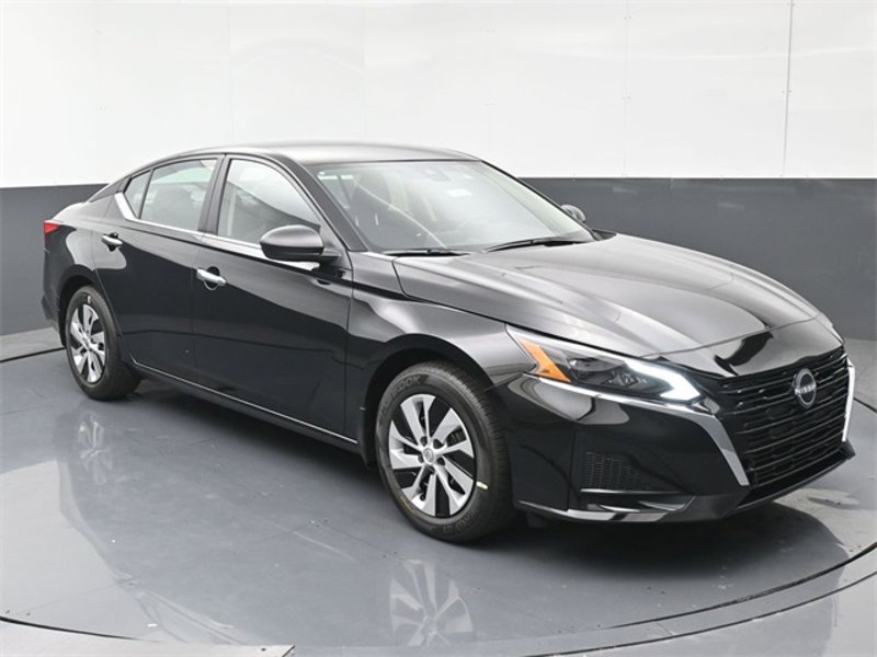 Certified 2025 Nissan Altima 2.5 S image 1