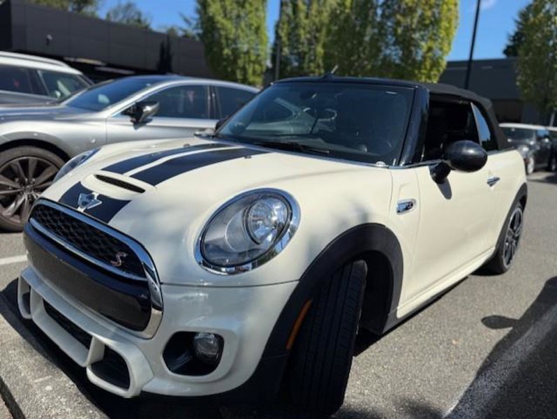 Used 2018 MINI Cooper S image 1