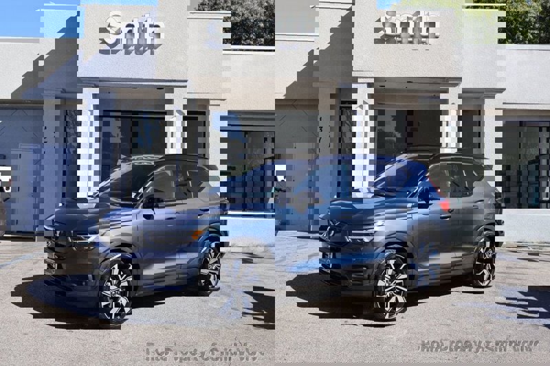 Certified 2022 Volvo XC40 P8 Recharge Ultimate image 1