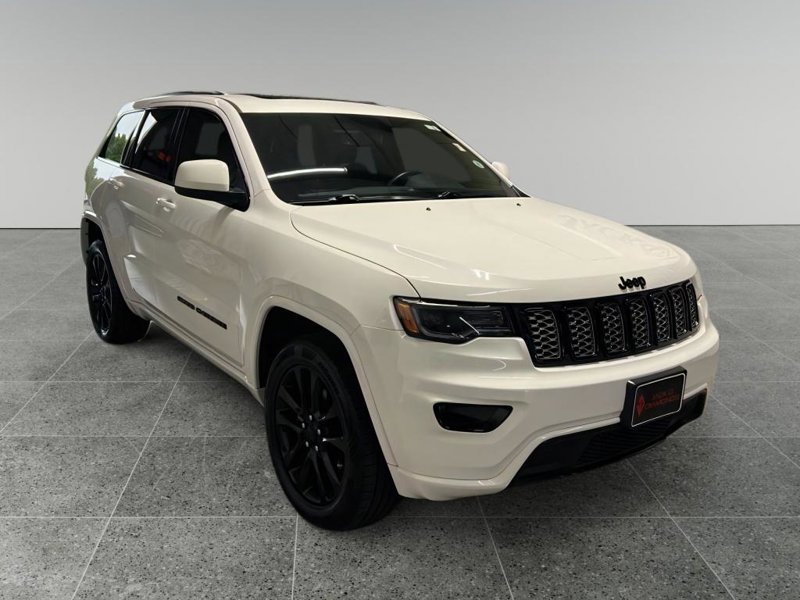 Used 2020 Jeep Grand Cherokee Altitude image 1